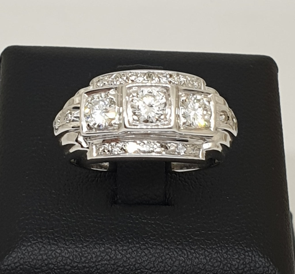 แหวนเพชรชาย Three Stone 0.75 กะรัต ทองขาว 18K | RG00079