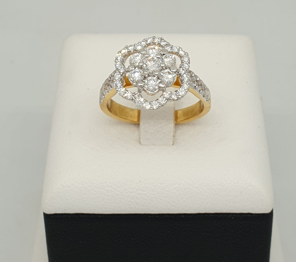 แหวนทองเพชรรูปดอกไม้ ทอง 18K | RG00055