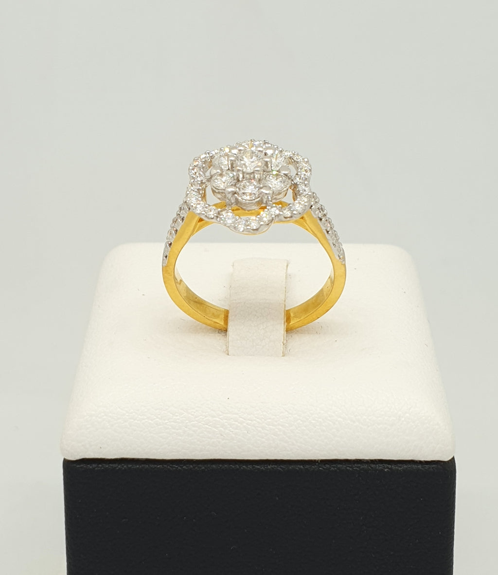 แหวนทองเพชรรูปดอกไม้ ทอง 18K | RG00055
