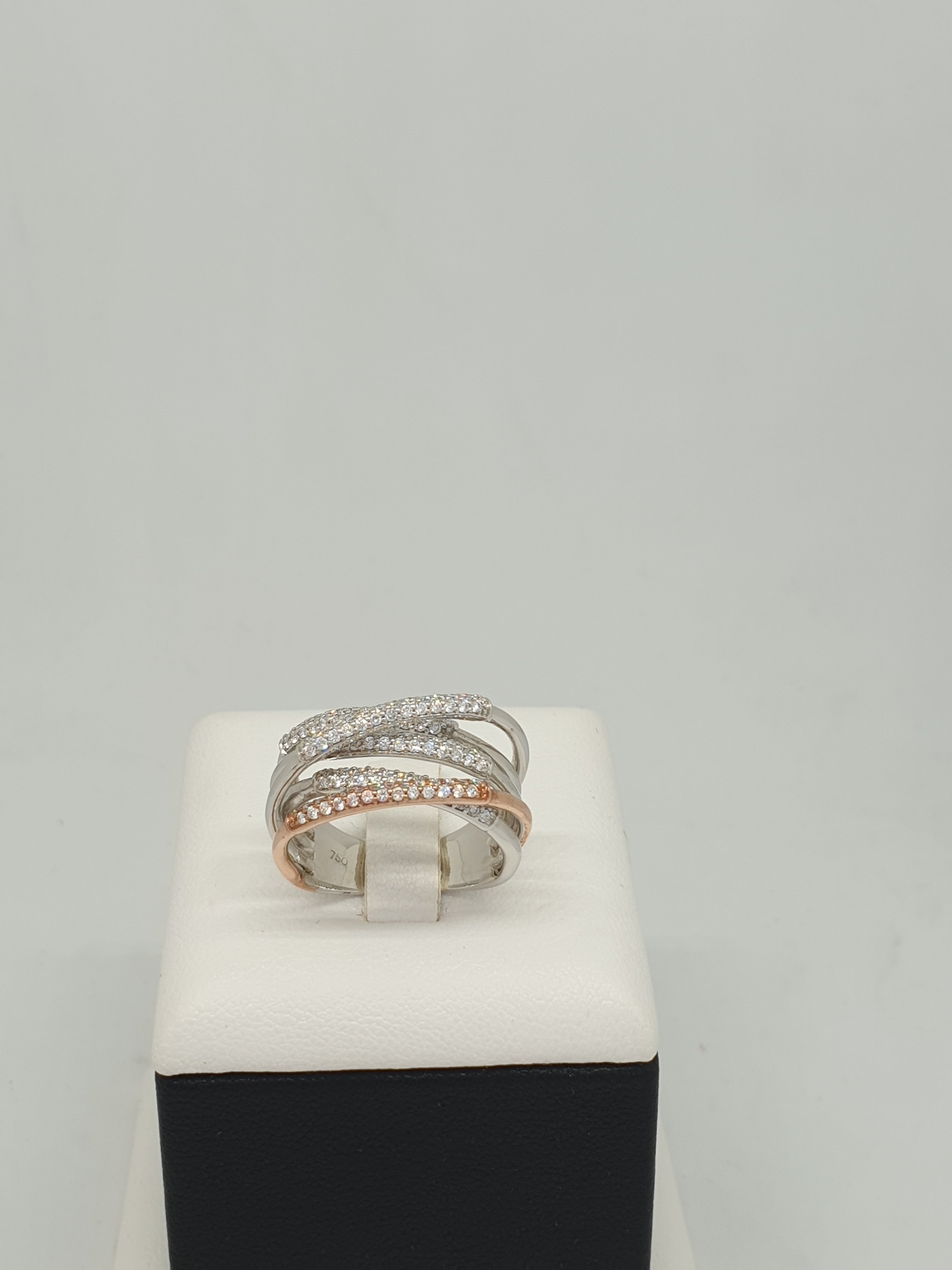 แหวนเพชร Crossover ทองขาวและพิงค์โกล์ด 18K | RG00389