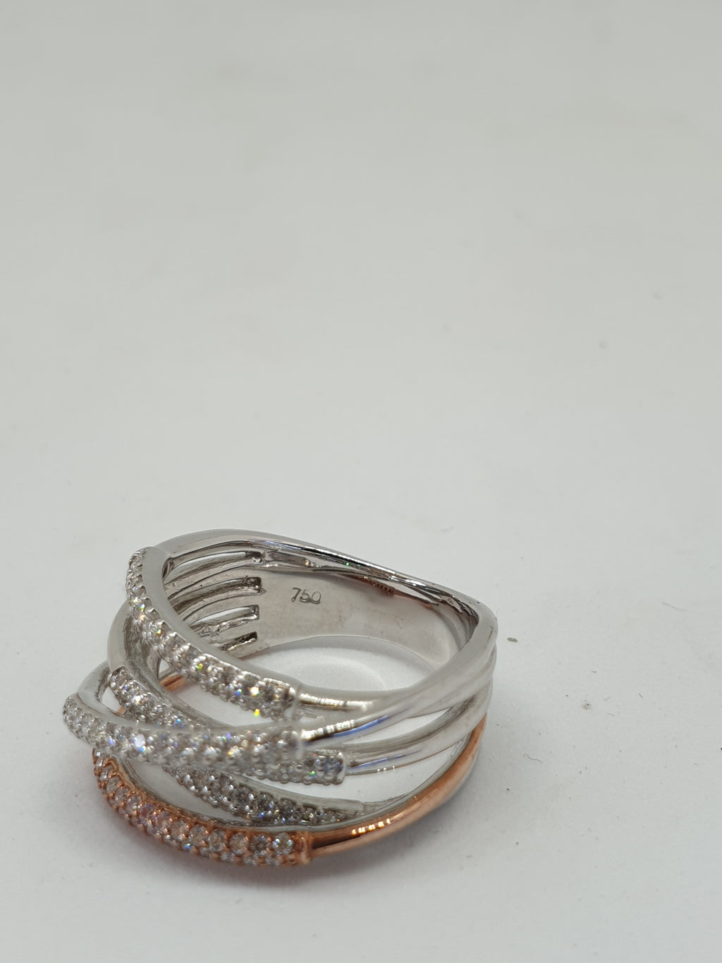 แหวนเพชร Crossover ทองขาวและพิงค์โกล์ด 18K | RG00389