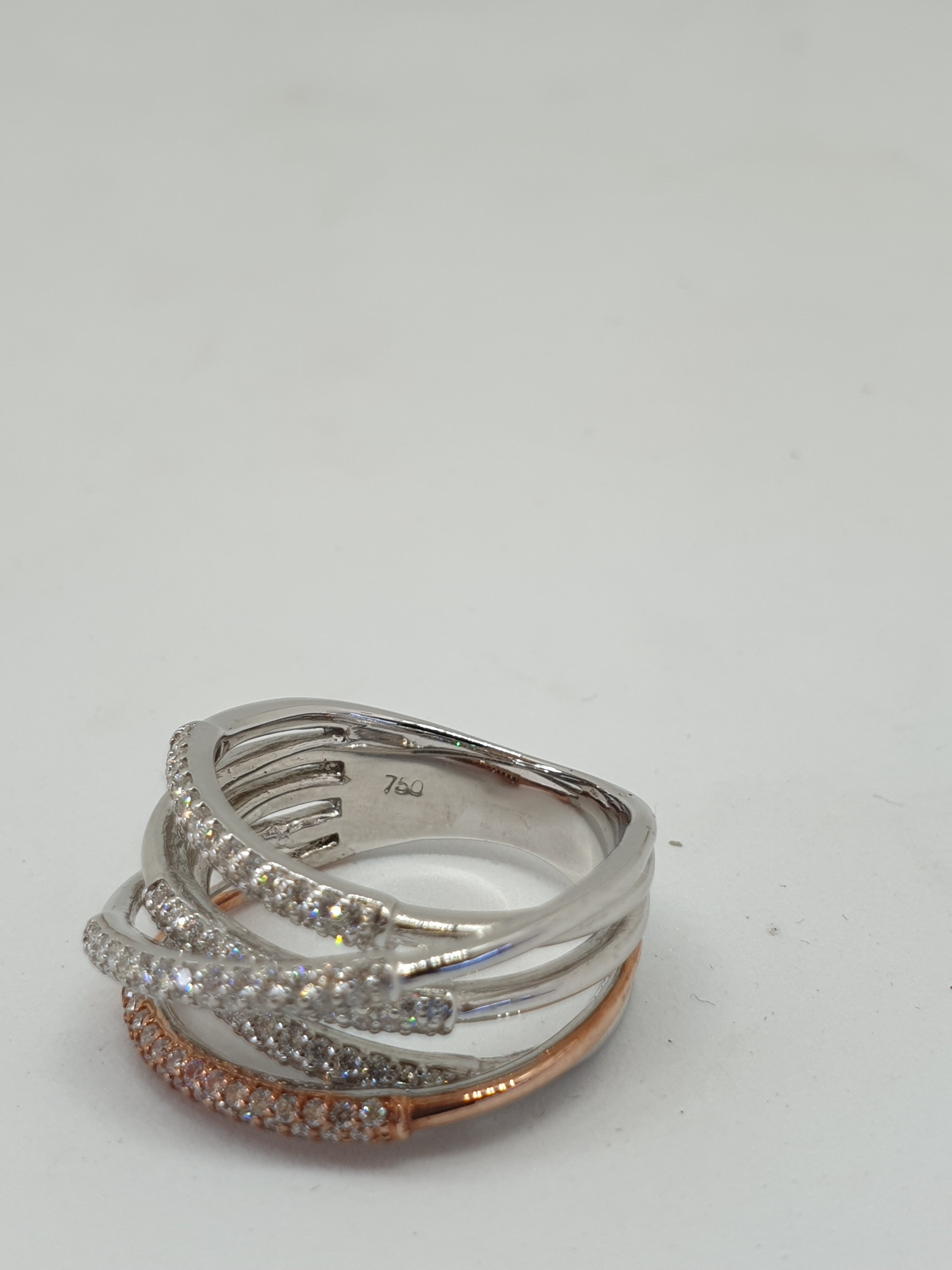 แหวนเพชร Crossover ทองขาวและพิงค์โกล์ด 18K | RG00389