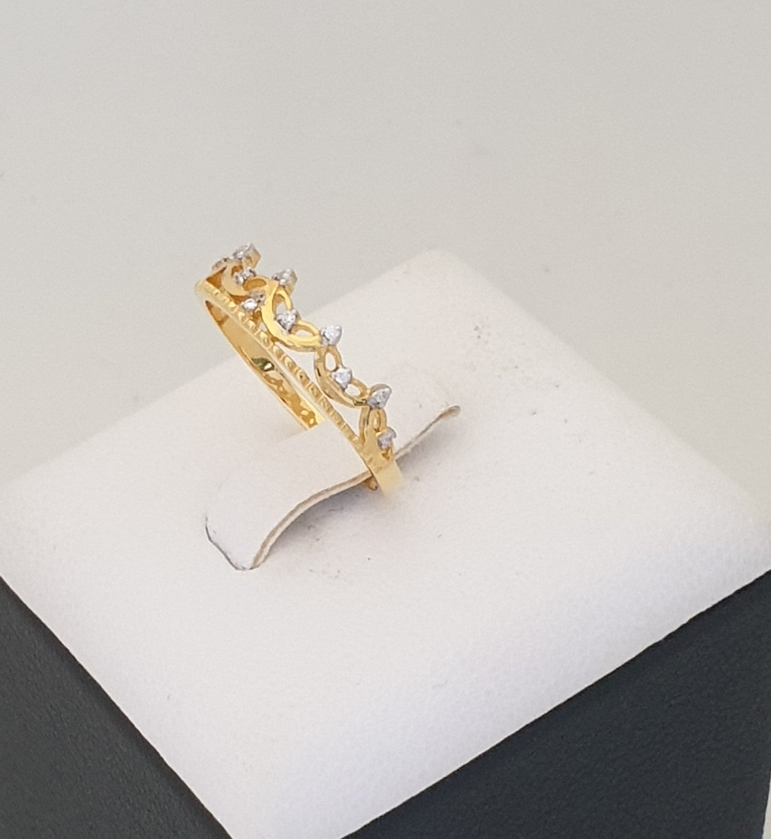 แหวนเพชรมงกุฎ (Crown Ring) ทอง 18K | RG00451