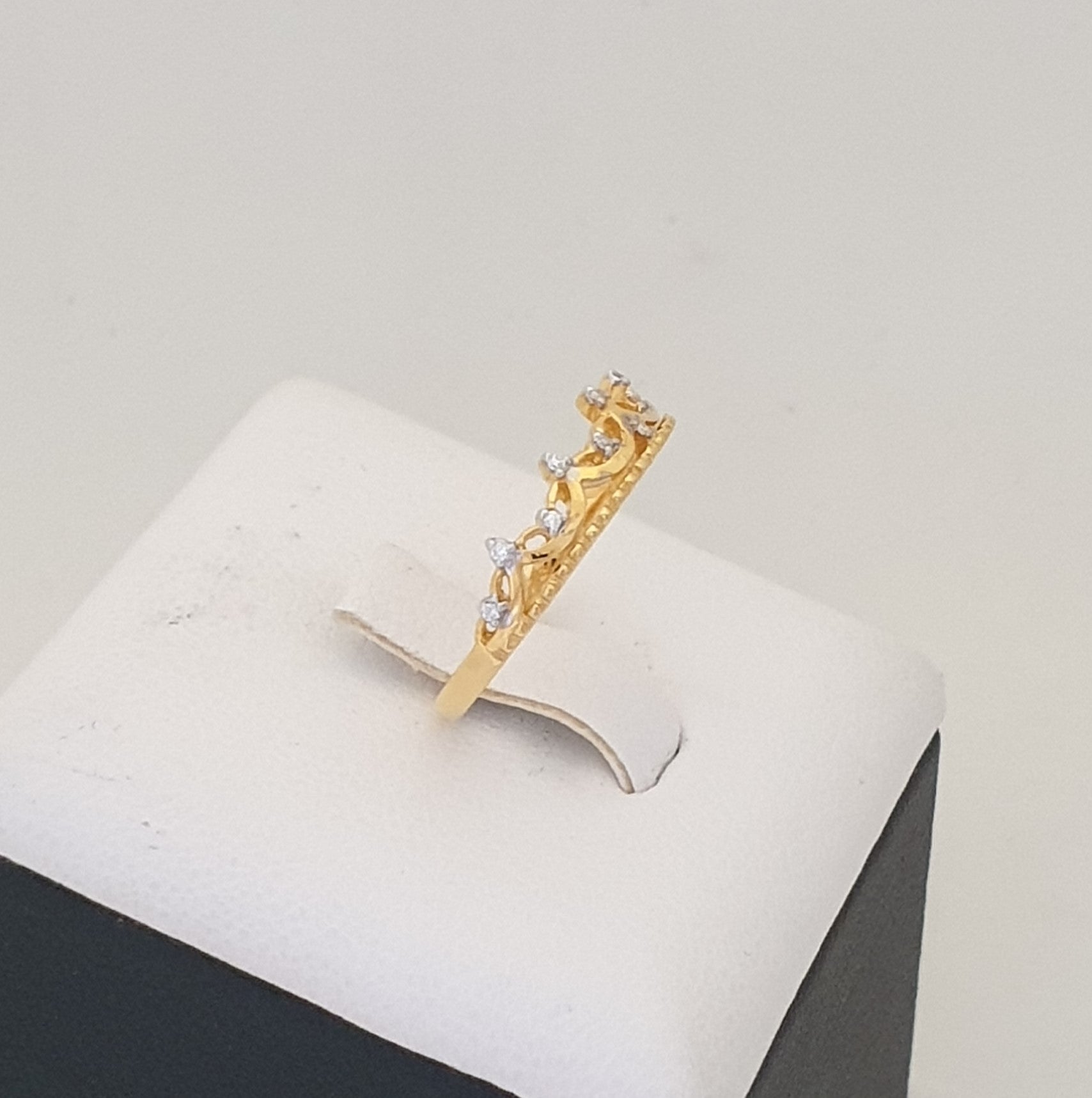 แหวนเพชรมงกุฎ (Crown Ring) ทอง 18K | RG00451