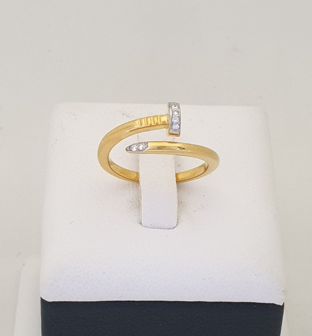 แหวนเพชรดีไซน์ตะปู (Nail Ring) ทอง 18K | RG00454