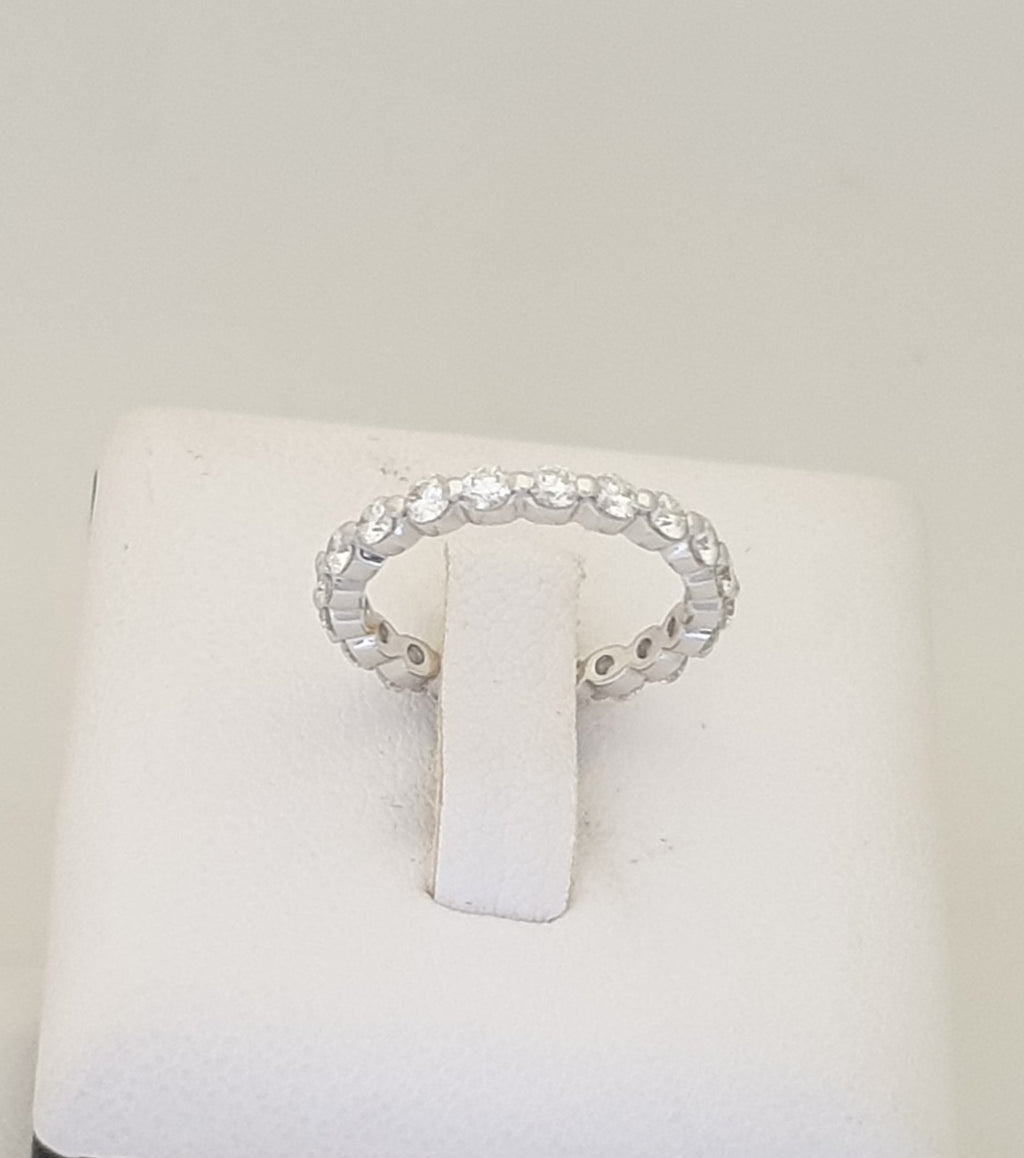 แหวนเพชรแถวรอบวง (Eternity Ring) ทองขาว 18K | RG00457 #437