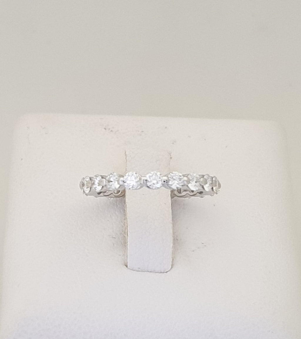 แหวนเพชรแถวรอบวง (Eternity Ring) ทองขาว 18K | RG00457 #437