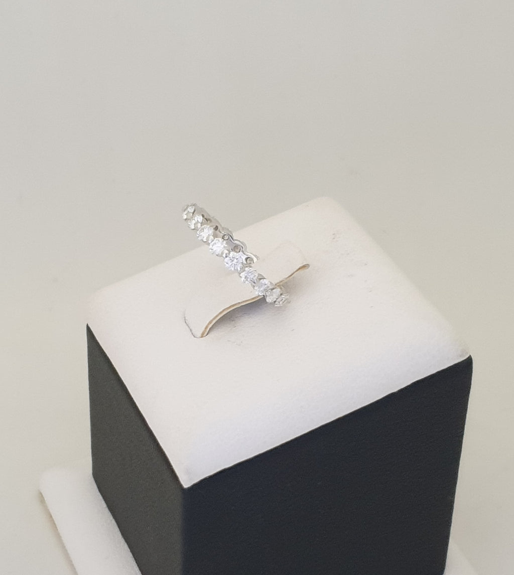 แหวนเพชรแถวรอบวง (Eternity Ring) ทองขาว 18K | RG00457 #437