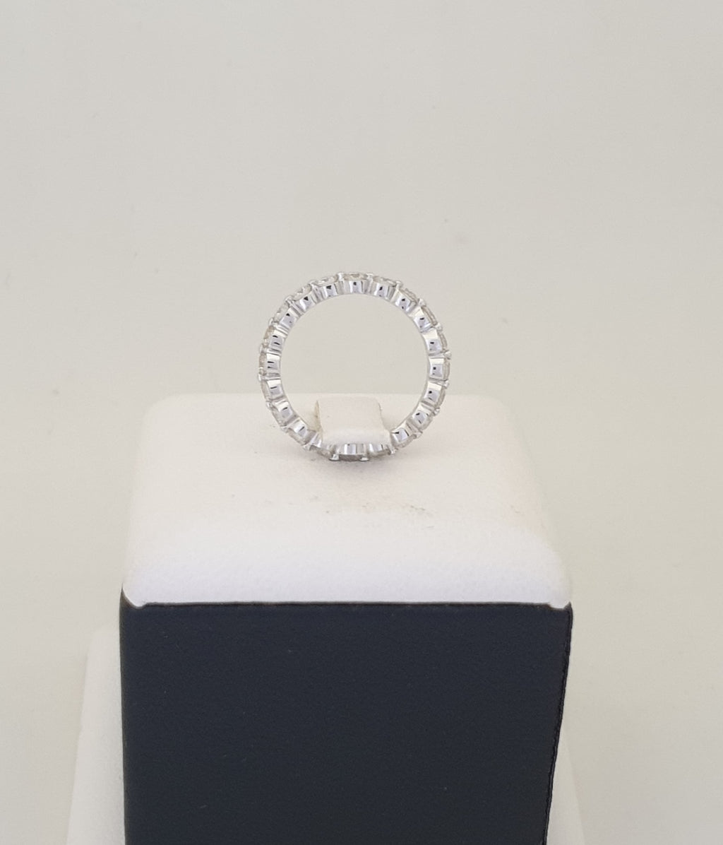 แหวนเพชรแถวรอบวง (Eternity Ring) ทองขาว 18K | RG00457 #437