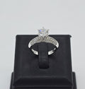 แหวนเพชรเม็ดเดี่ยว GIA 1.01 กะรัต ล้อมเพชรข้างบ่า ทองขาว 18K | RG00624