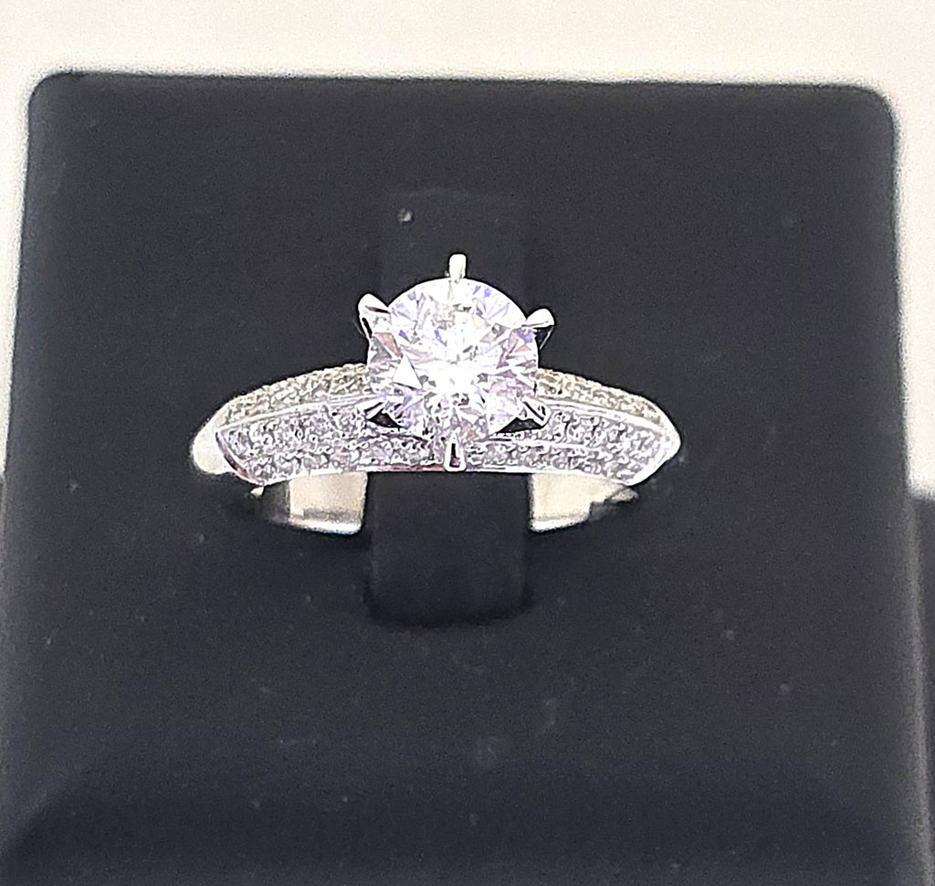 แหวนเพชรเม็ดเดี่ยว GIA 1.01 กะรัต ล้อมเพชรข้างบ่า ทองขาว 18K | RG00624
