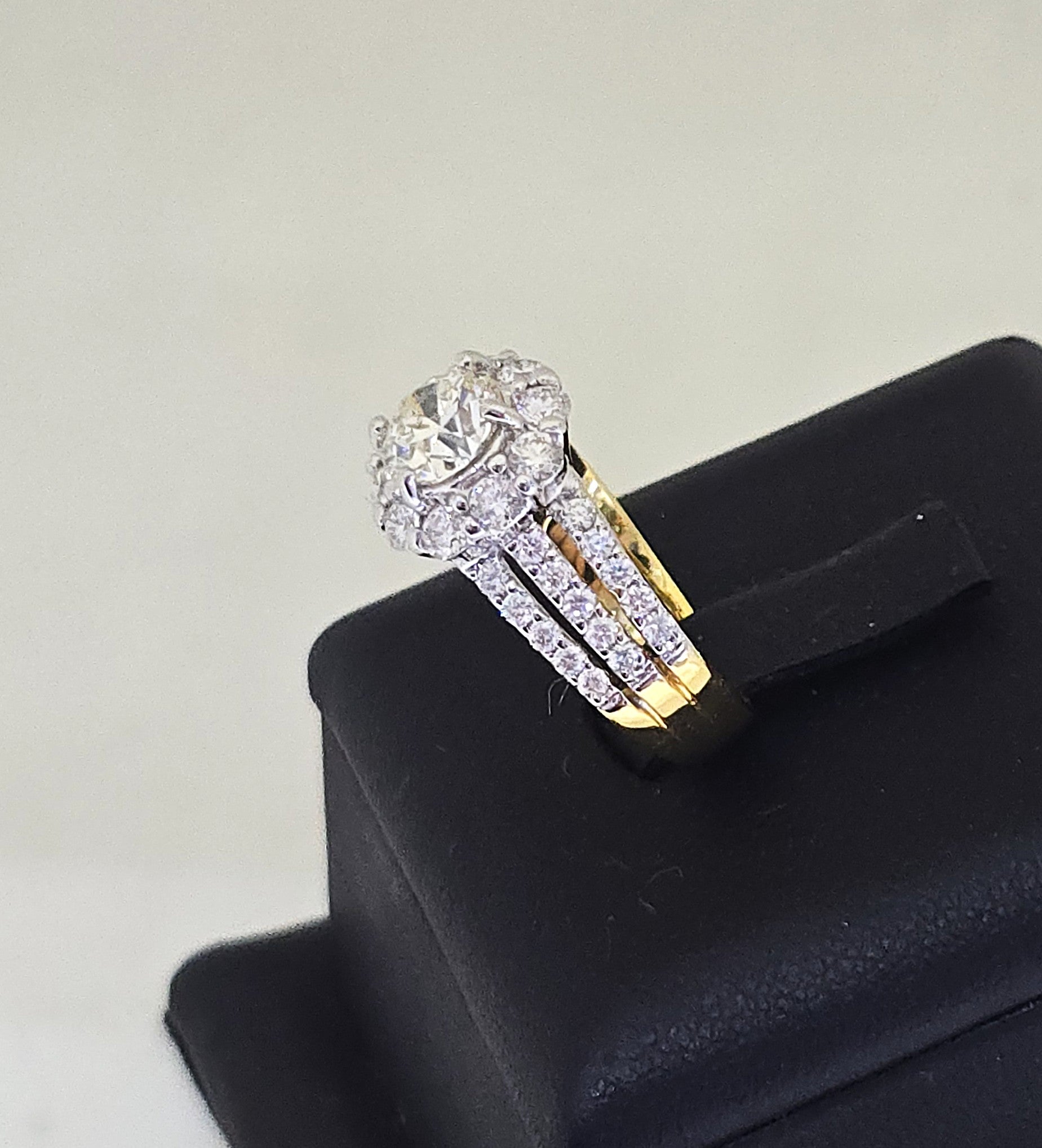 แหวนเพชรเม็ดเดี่ยวล้อมเพชร GIA 1.00 กะรัต ทอง 18K | RG00625