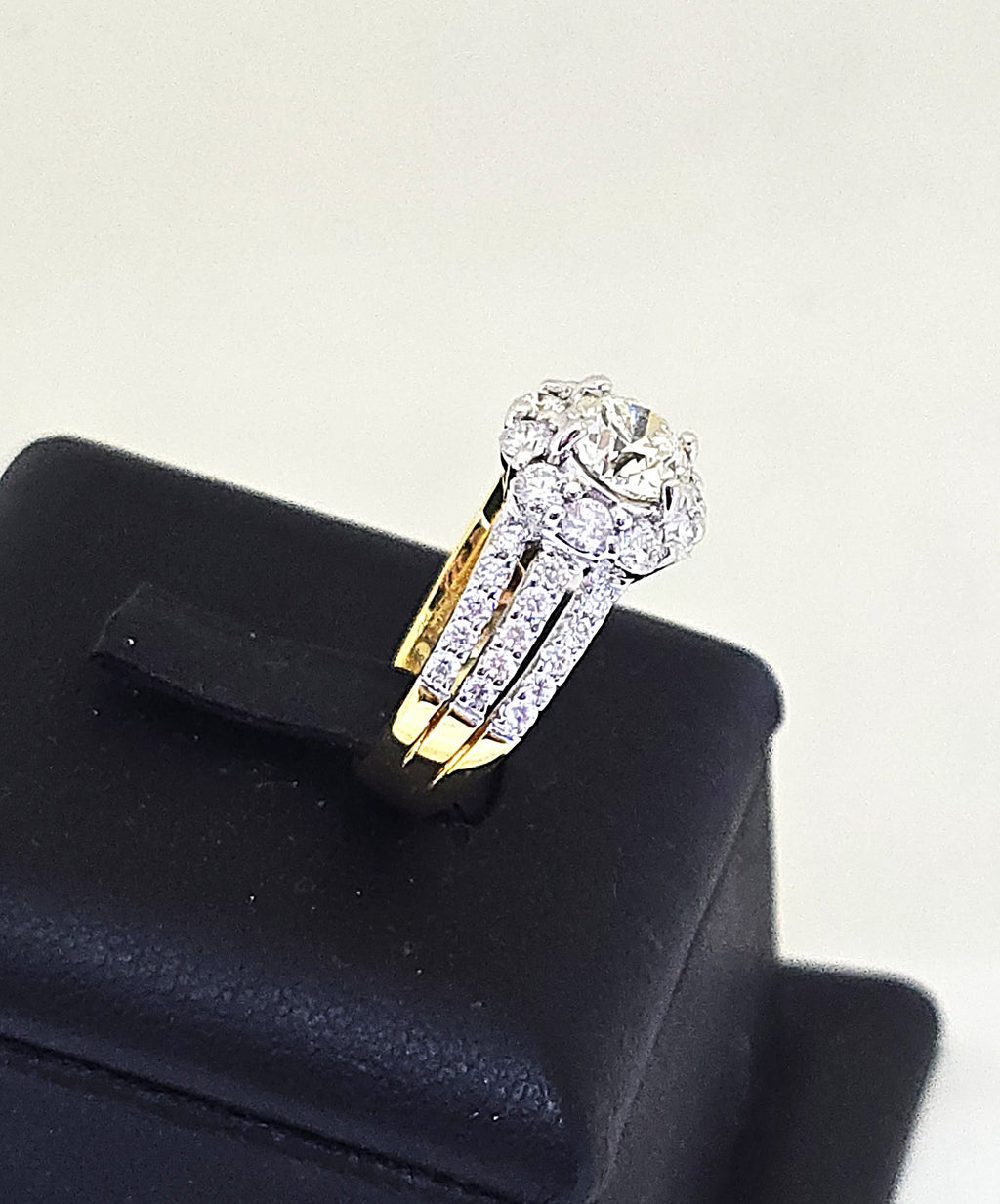แหวนเพชรเม็ดเดี่ยวล้อมเพชร GIA 1.00 กะรัต ทอง 18K | RG00625