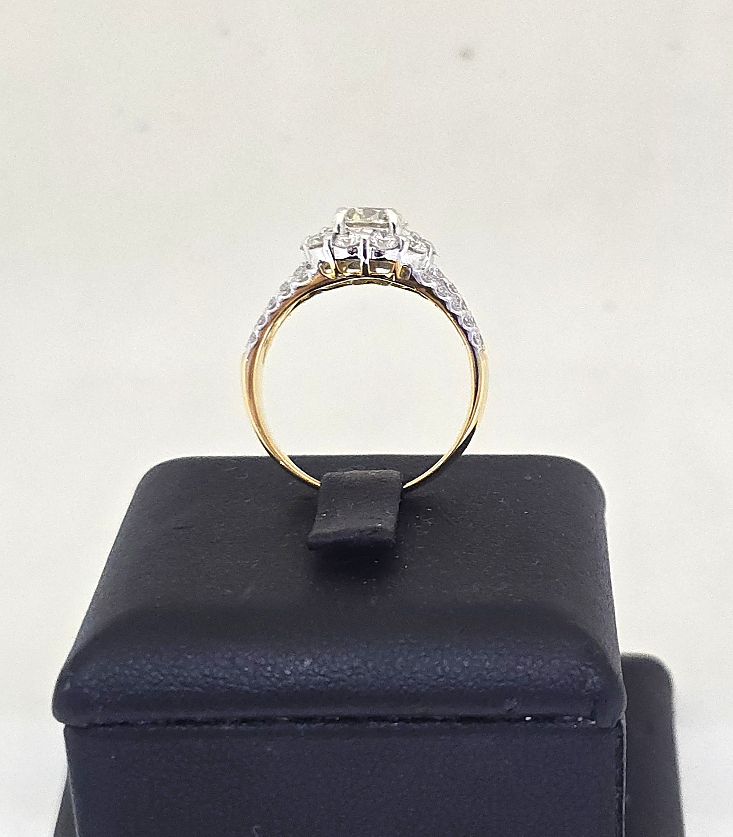 แหวนเพชรเม็ดเดี่ยวล้อมเพชร GIA 1.00 กะรัต ทอง 18K | RG00625