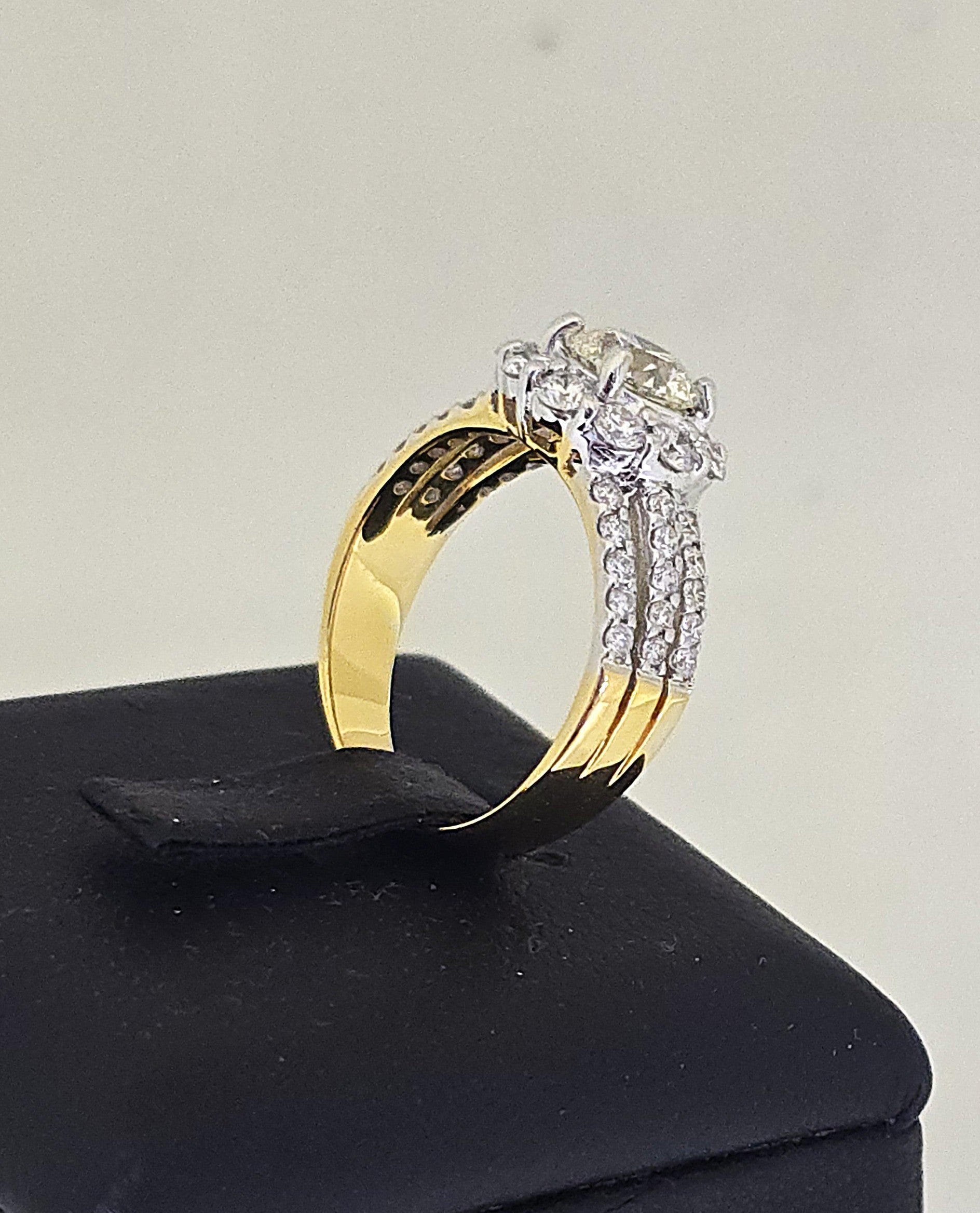 แหวนเพชรเม็ดเดี่ยวล้อมเพชร GIA 1.00 กะรัต ทอง 18K | RG00625