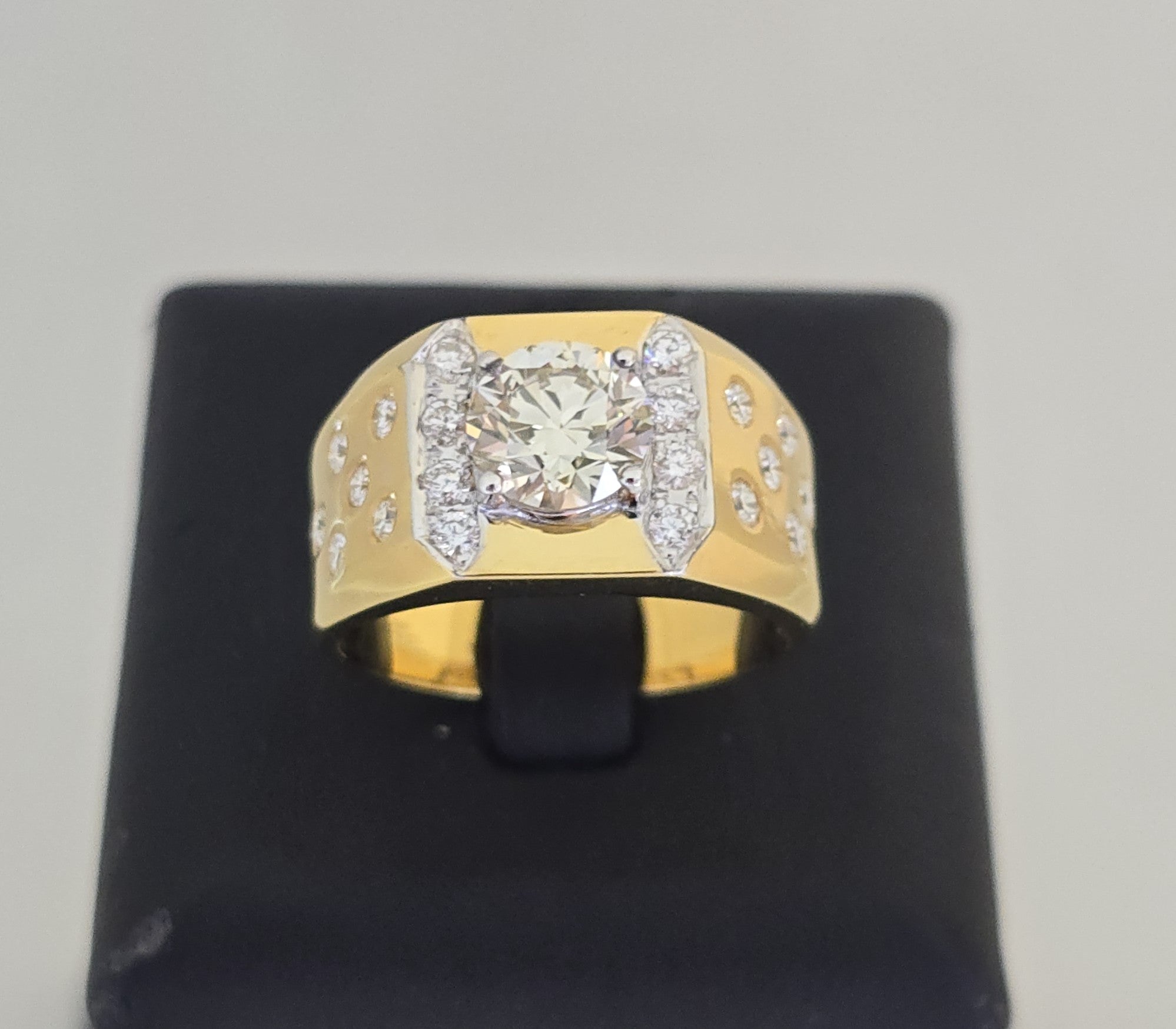 แหวนเพชรชาย เม็ดเดี่ยวล้อมเพชร ทอง 18K | RG00629