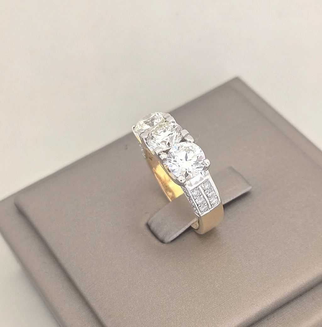 แหวนเพชร 3 เม็ด พร้อมใบเซอร์ GIA ทั้ง 3 เม็ด 3.14 กะรัต ทอง 18K | RG00639