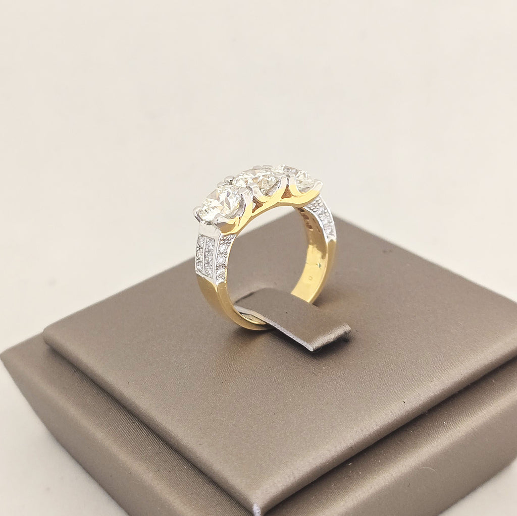 แหวนเพชร 3 เม็ด พร้อมใบเซอร์ GIA ทั้ง 3 เม็ด 3.14 กะรัต ทอง 18K | RG00639