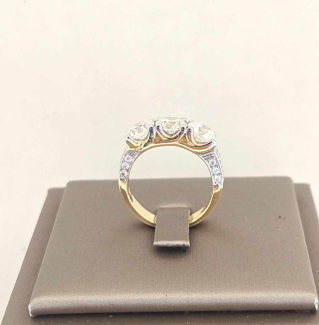 แหวนเพชร 3 เม็ด พร้อมใบเซอร์ GIA ทั้ง 3 เม็ด 3.14 กะรัต ทอง 18K | RG00639