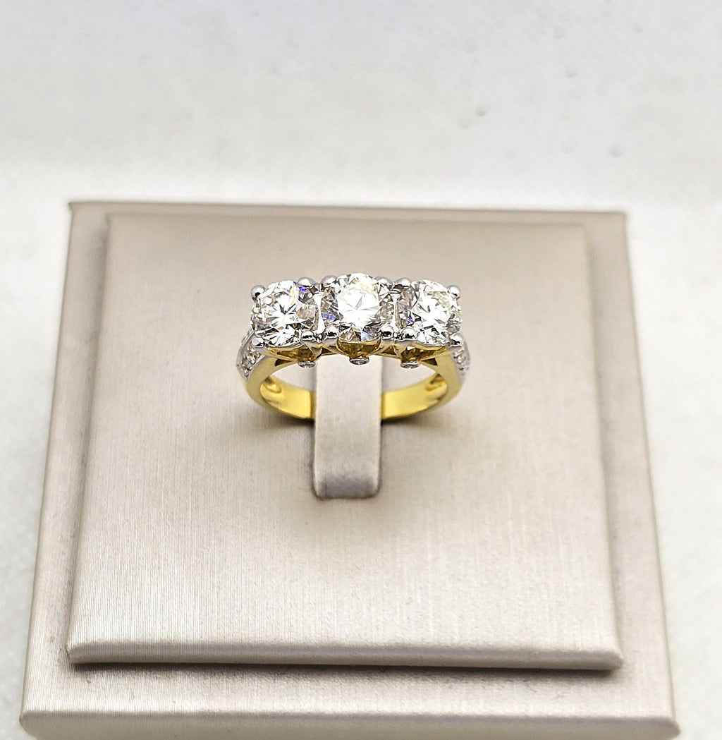 แหวนเพชร 3 เม็ดเรียง น้ำหนักรวม 2.70 กะรัต ทองคำ 18K | RG00669