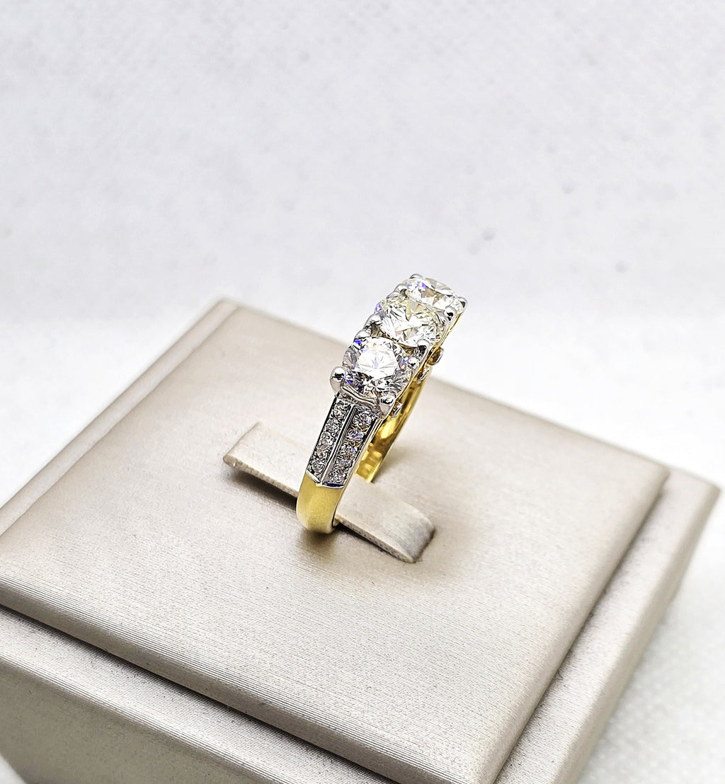 แหวนเพชร 3 เม็ดเรียง น้ำหนักรวม 2.70 กะรัต ทองคำ 18K | RG00669