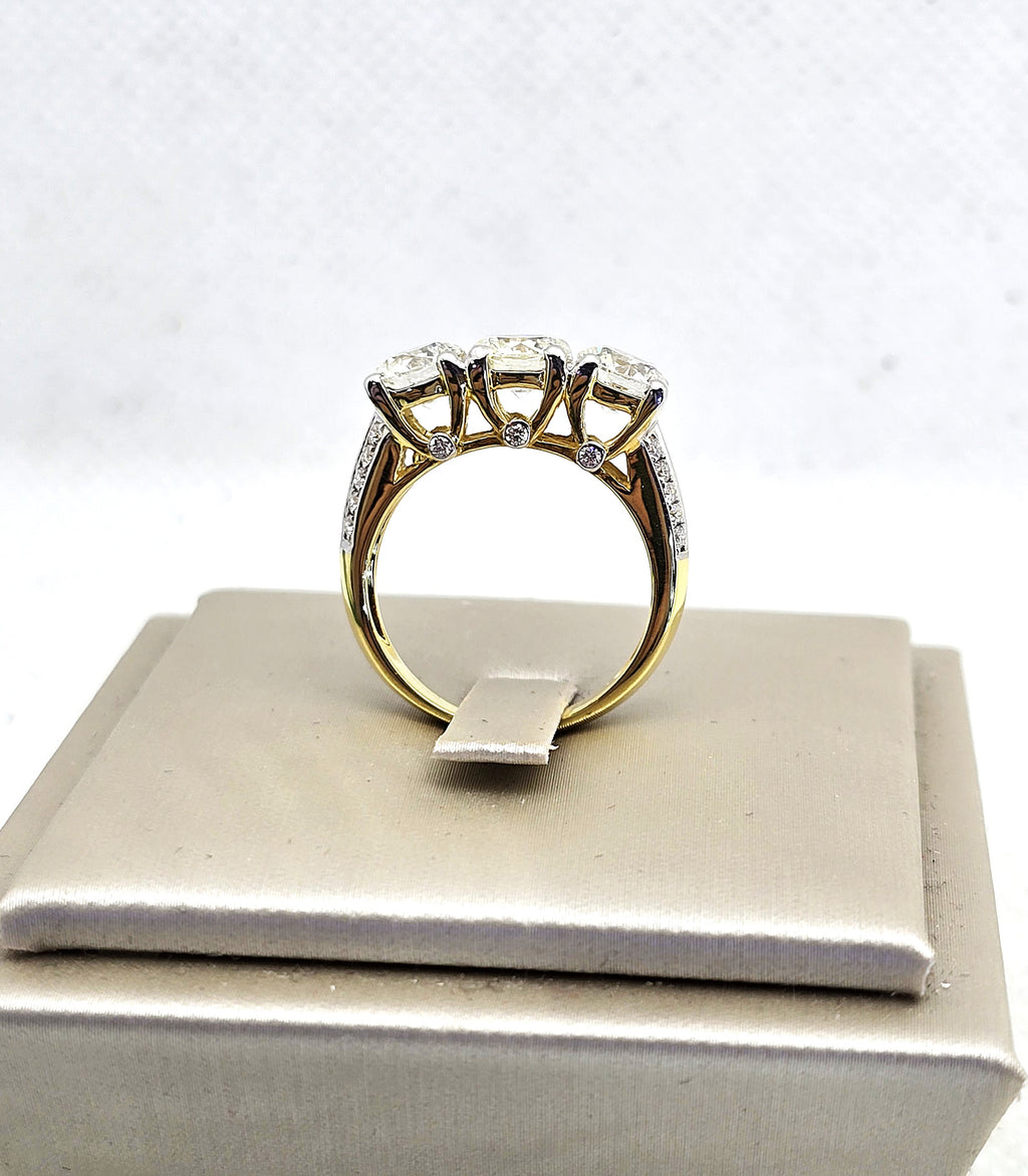 แหวนเพชร 3 เม็ดเรียง น้ำหนักรวม 2.70 กะรัต ทองคำ 18K | RG00669