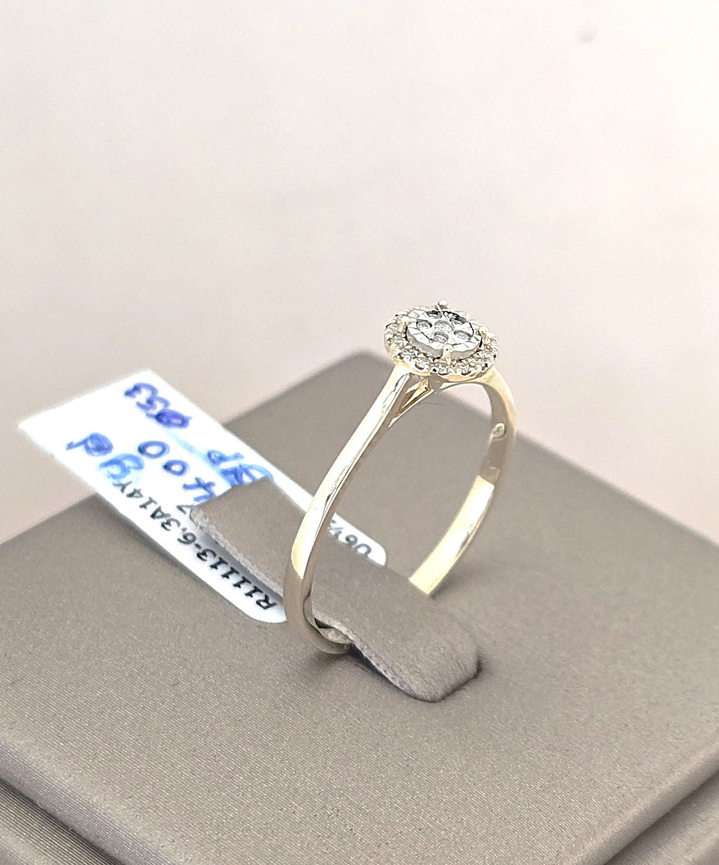 แหวนเพชรล้อม ทองขาว 14K เพชรธรรมชาติ 0.07 กะรัต | RG00644