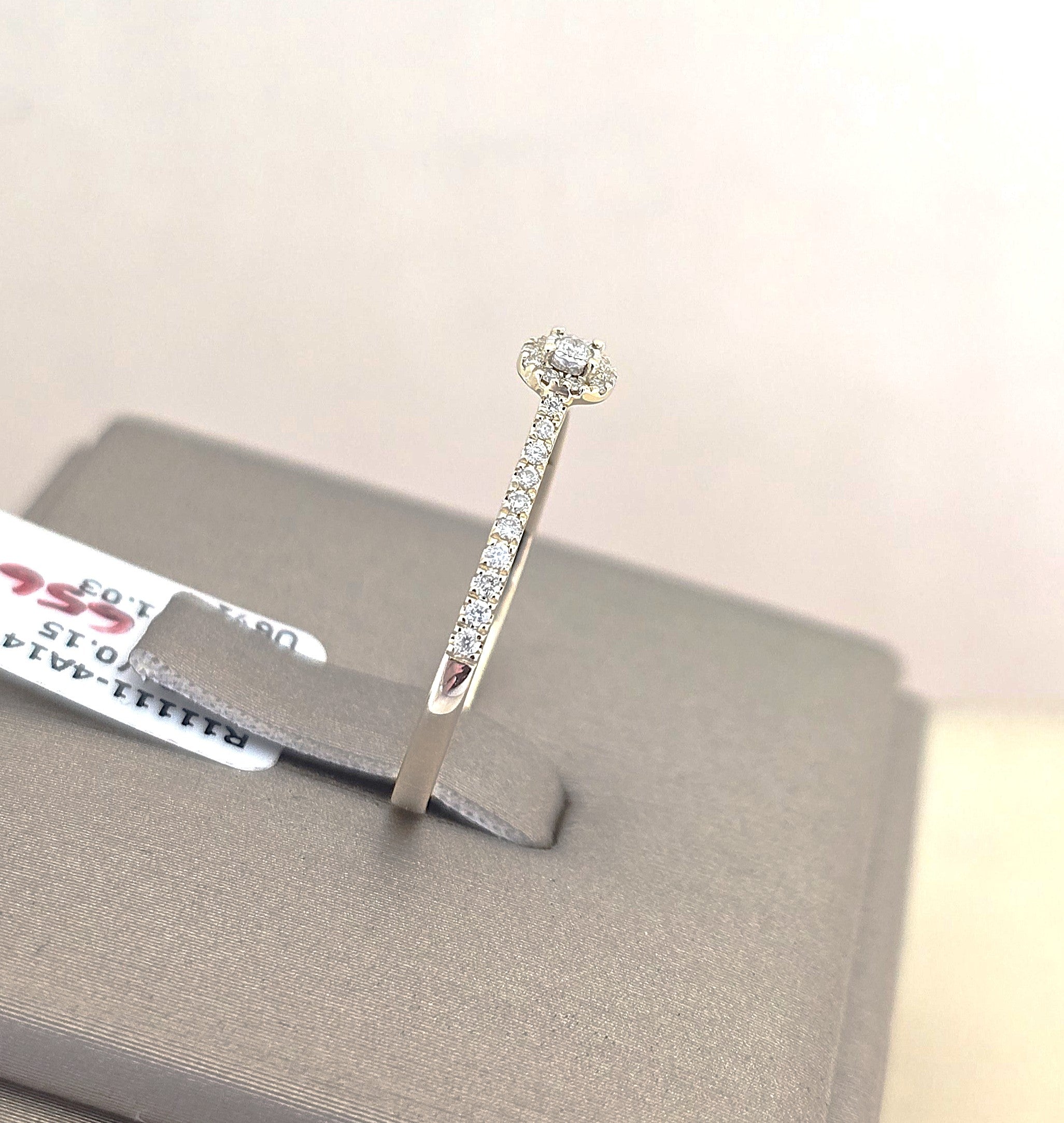 แหวนเพชรเม็ดเดี่ยวล้อมเพชร (Halo Solitaire) ทอง 14K | RG00646