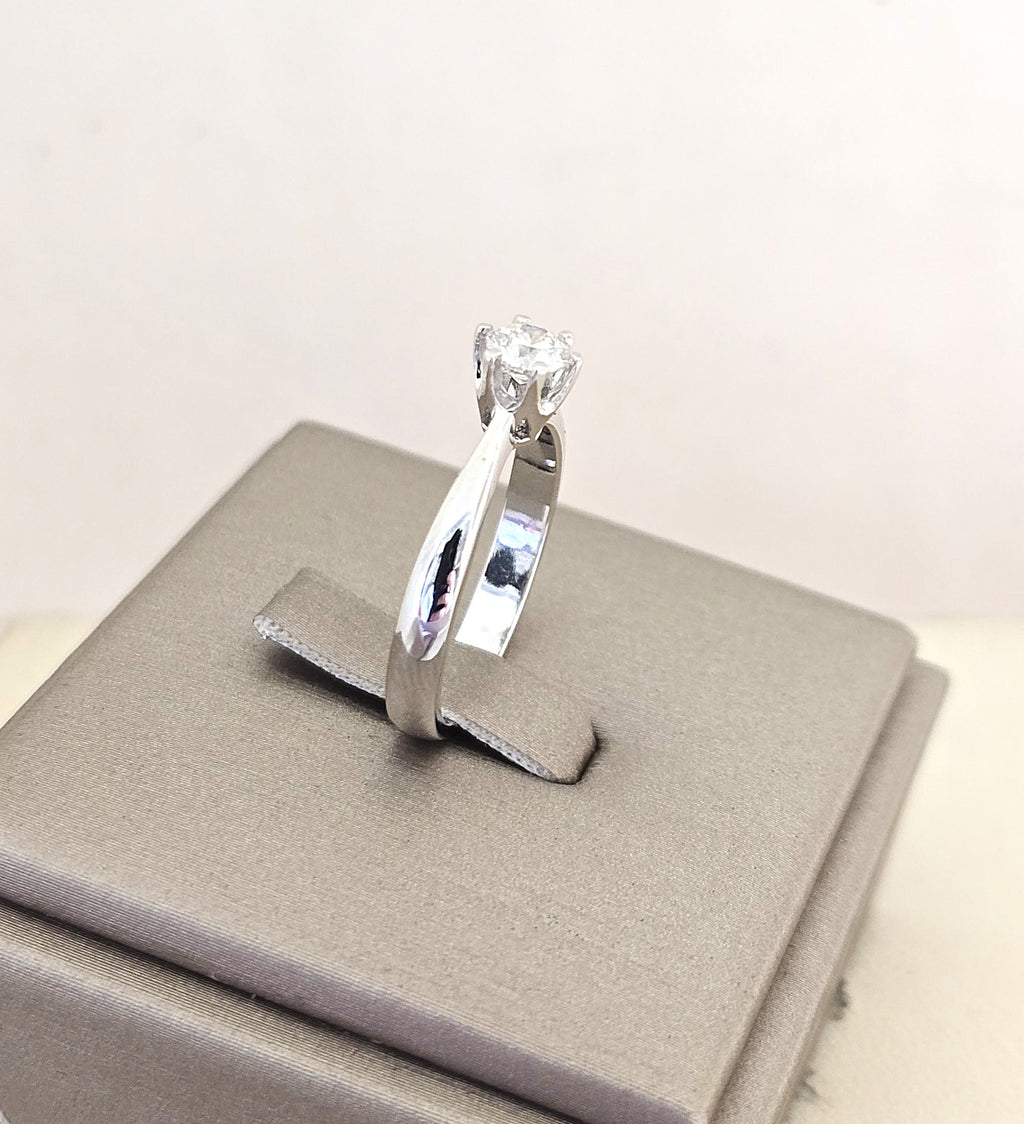 แหวนเพชรชู 6 เตย 0.36 กะรัต ทองขาว 18K | RG00642