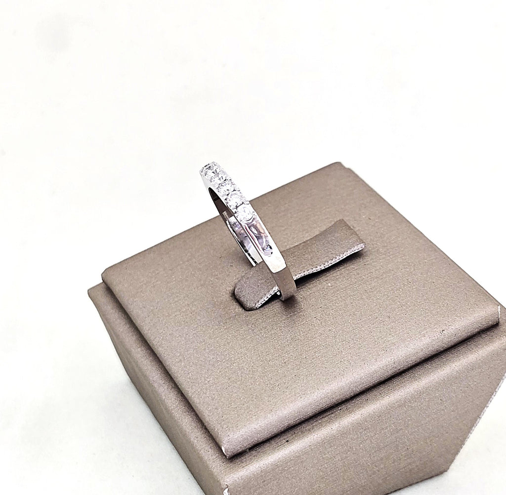 แหวนเพชรแถวครึ่งวง 7 เม็ด ทองขาว 18K | RG00655