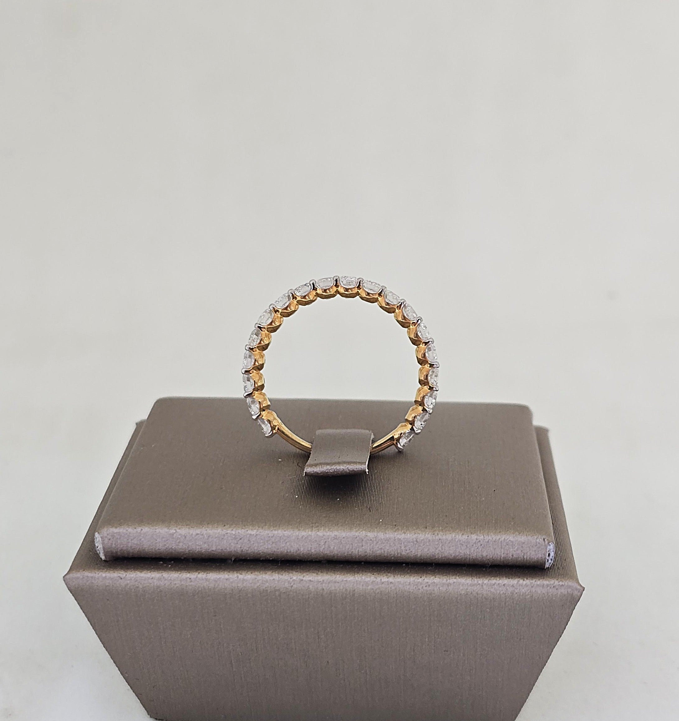 แหวนเพชรเรียงครึ่งวง ทอง 18K | RG00652