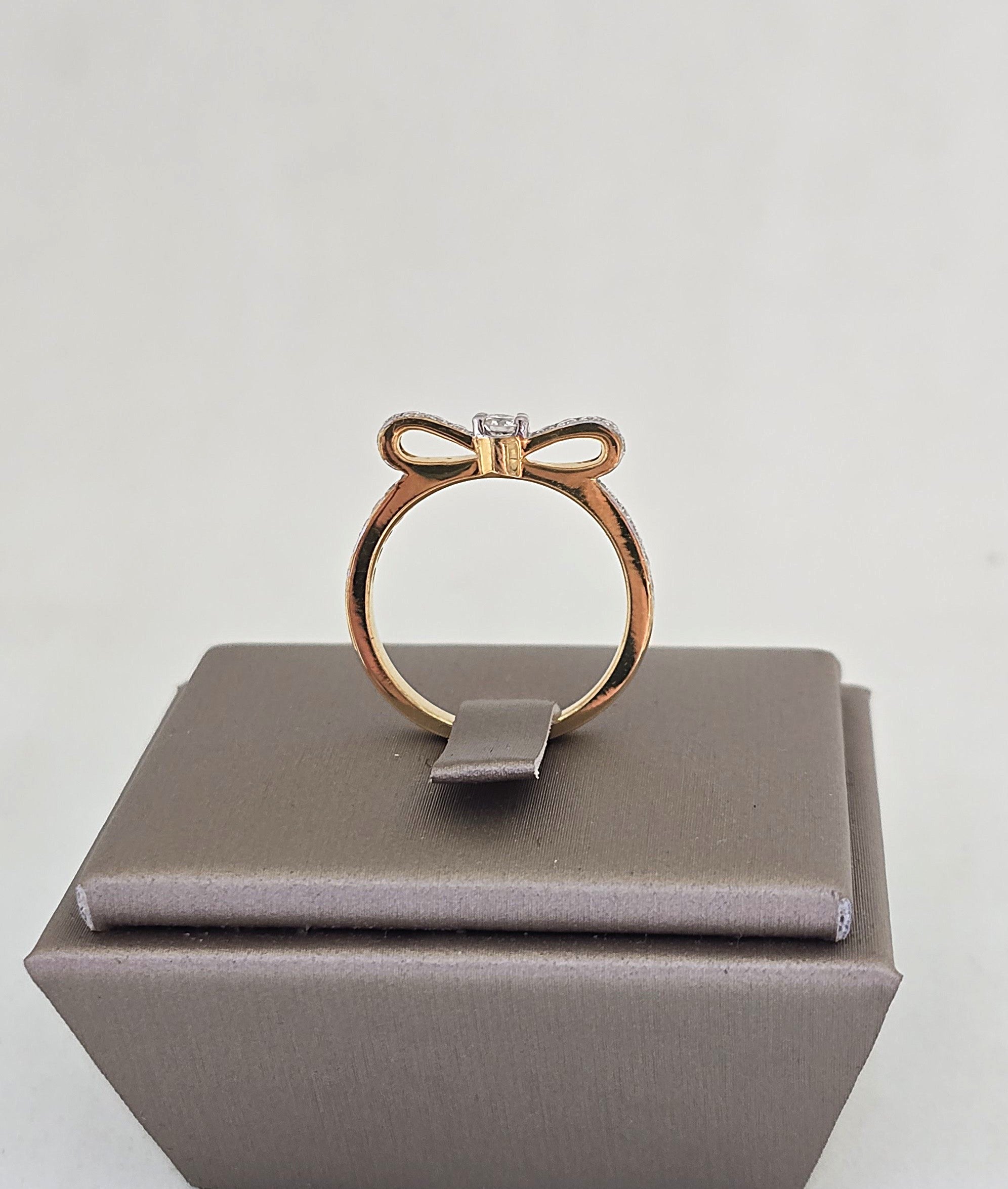 แหวนเพชรดีไซน์โบว์ ทอง 18K | RG00653