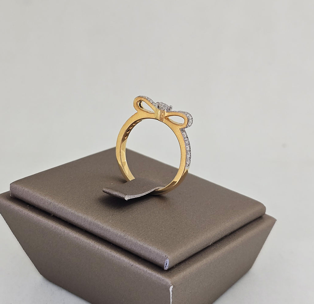 แหวนเพชรดีไซน์โบว์ ทอง 18K | RG00653