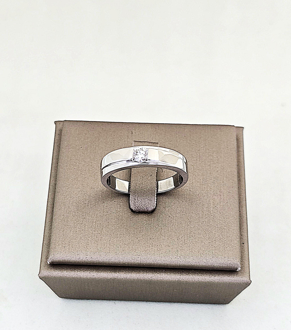 แหวนเพชรเม็ดเดี่ยวฝังเรียบ ทองขาว 18K | RG00658