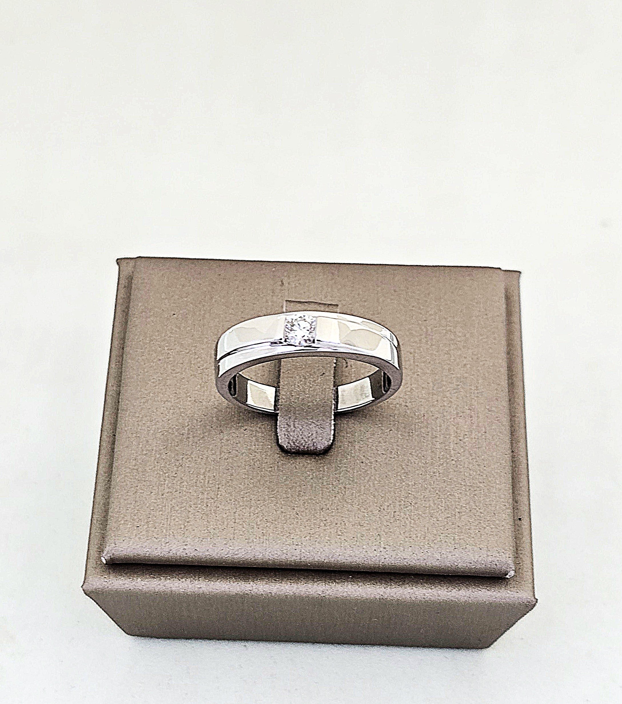 แหวนเพชรเม็ดเดี่ยวฝังเรียบ ทองขาว 18K | RG00658