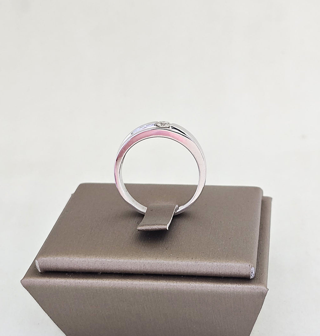 แหวนเพชรเม็ดเดี่ยวฝังเรียบ ทองขาว 18K | RG00658